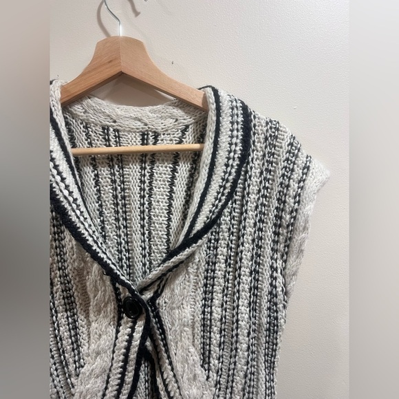 Cabi Crochet Women's Sweater Vest - Picture 3 of 4